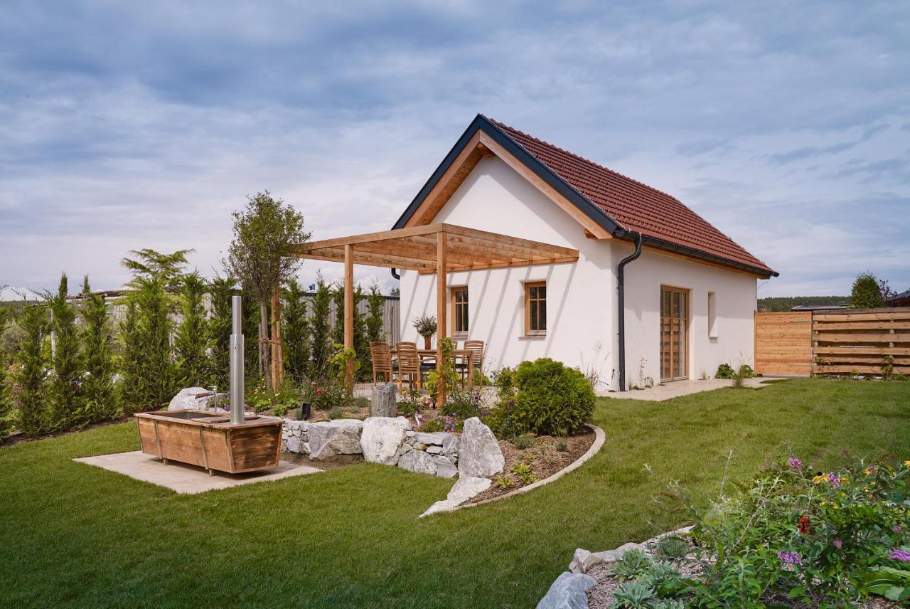 Kittenberger Chalets Am Gartensee Schiltern bei Langenlois Exterior photo